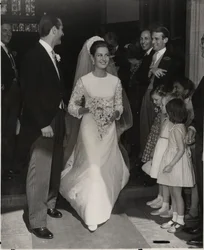 Lady Philippa Wallop portant une robe de mariée Belleville Couture